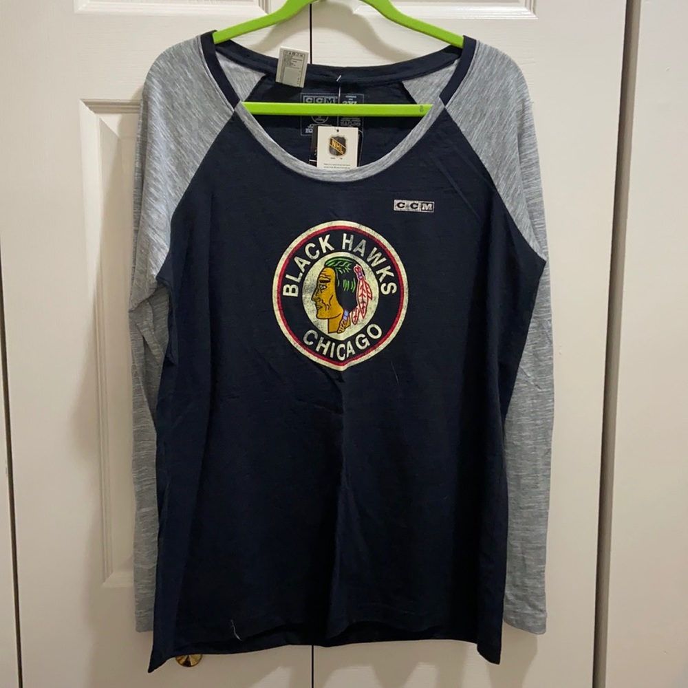NWT Women’s Blackhawks Long Sleeves Tshirt